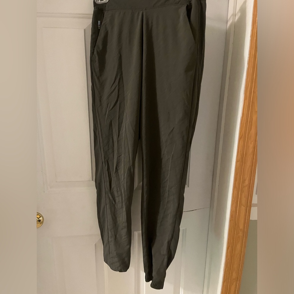 Athleta women’s  green joggers